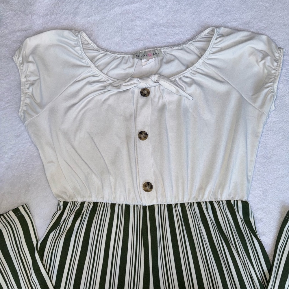Stylish Kids Striped Romper in green  and White - Picture 4 of 13